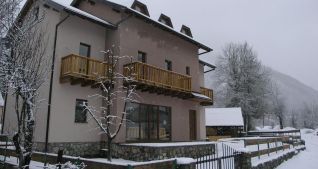 Объект 25041. Продаётся новый мини-отель на известном горнолыжном курорте в Черногории.