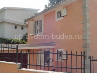 Объект-18034. Продается прекрасный 2-х этажный дом 100 м2 в поселке Бечичи, Будванской ривьеры.