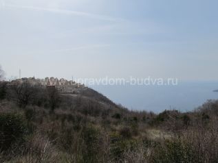Объект-6711. Урбанизированный участок в Будванской ривьере, выгодный инвестиционный проект!