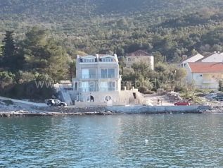 Объек-18567. Новая вилла на первой линии моря! Полный комплект мебели. Вилла расположена на полуострове Луштица.