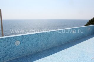 Объект-19367. 2-х комнатная квартира с видом на море в элитной новостройке с бассейном в курортном поселке Добра Вода. 30 метров от берега!